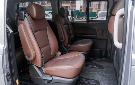 Hyundai Grand Starex Grand Starex I рестайлинг 2, 2020 год, 4 240 000 рублей, 7 фотография