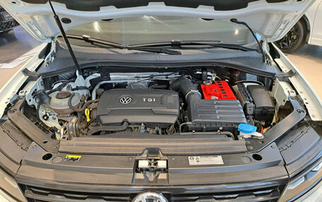 Volkswagen Tiguan II, 2018 год, 2 850 000 рублей, 9 фотография
