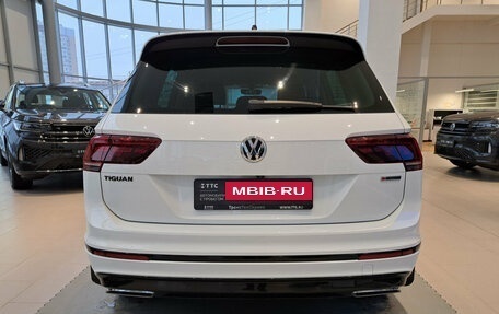 Volkswagen Tiguan II, 2018 год, 2 850 000 рублей, 6 фотография