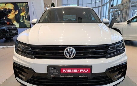 Volkswagen Tiguan II, 2018 год, 2 850 000 рублей, 2 фотография
