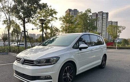 Volkswagen Touran III, 2022 год, 1 380 007 рублей, 1 фотография