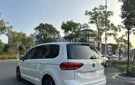 Volkswagen Touran III, 2022 год, 1 380 007 рублей, 7 фотография