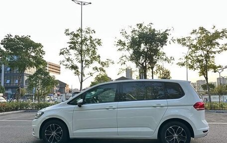 Volkswagen Touran III, 2022 год, 1 380 007 рублей, 8 фотография