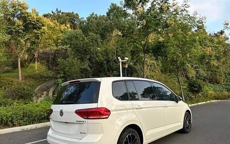 Volkswagen Touran III, 2022 год, 1 380 007 рублей, 5 фотография