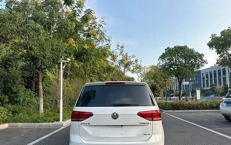 Volkswagen Touran III, 2022 год, 1 380 007 рублей, 6 фотография