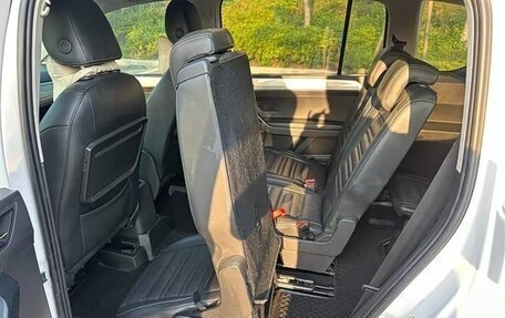 Volkswagen Touran III, 2022 год, 1 380 007 рублей, 12 фотография