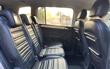 Volkswagen Touran III, 2022 год, 1 380 007 рублей, 14 фотография