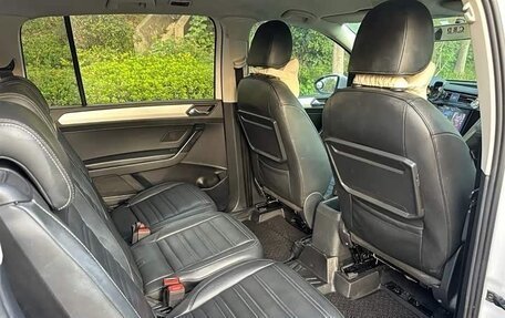 Volkswagen Touran III, 2022 год, 1 380 007 рублей, 16 фотография