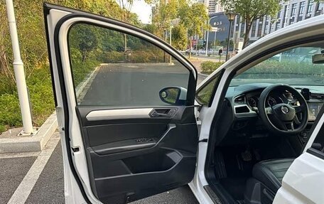 Volkswagen Touran III, 2022 год, 1 380 007 рублей, 15 фотография