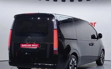 Hyundai Staria, 2024 год, 4 355 000 рублей, 2 фотография