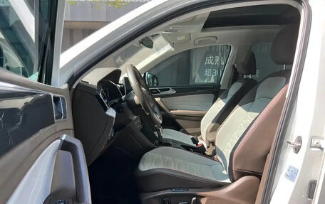 Volkswagen Tiguan, 2023 год, 1 750 555 рублей, 7 фотография