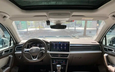 Volkswagen Tiguan, 2023 год, 1 750 555 рублей, 8 фотография