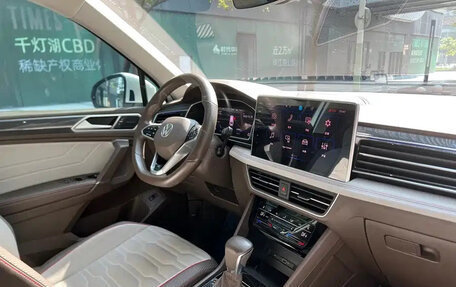 Volkswagen Tiguan, 2023 год, 1 750 555 рублей, 9 фотография