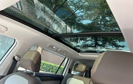 Volkswagen Tiguan, 2023 год, 1 750 555 рублей, 10 фотография