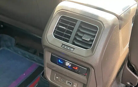 Volkswagen Tiguan, 2023 год, 1 750 555 рублей, 16 фотография