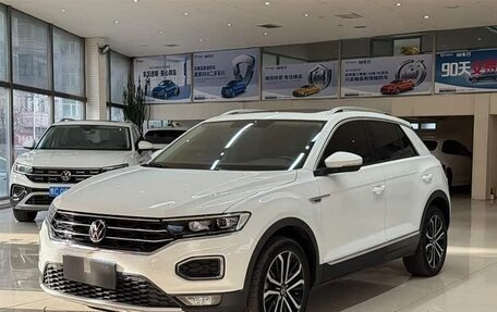 Volkswagen T-Roc I, 2022 год, 1 725 050 рублей, 3 фотография