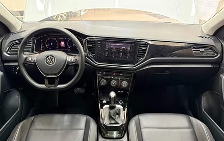 Volkswagen T-Roc I, 2022 год, 1 725 050 рублей, 10 фотография