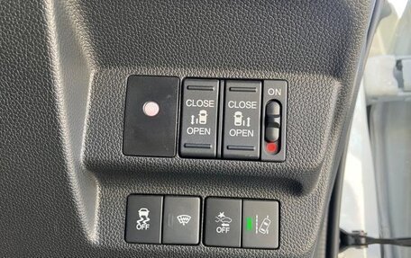 Honda Freed II, 2018 год, 1 366 000 рублей, 19 фотография