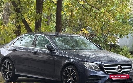 Mercedes-Benz E-Класс, 2019 год, 3 250 000 рублей, 4 фотография