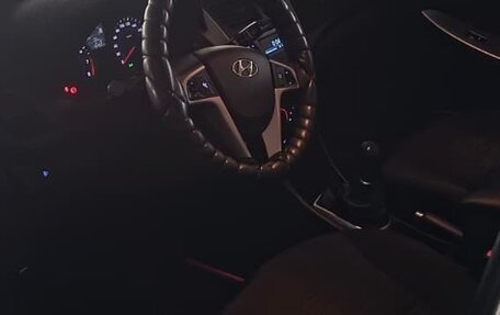 Hyundai Solaris II рестайлинг, 2015 год, 1 000 000 рублей, 7 фотография