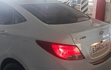 Hyundai Solaris II рестайлинг, 2015 год, 1 000 000 рублей, 3 фотография