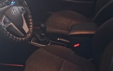 Hyundai Solaris II рестайлинг, 2015 год, 1 000 000 рублей, 8 фотография