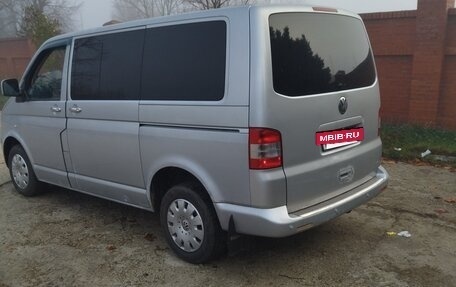 Volkswagen Caravelle T5, 2006 год, 1 150 000 рублей, 3 фотография