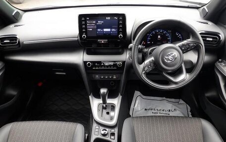 Toyota Yaris Cross, 2022 год, 1 700 000 рублей, 8 фотография