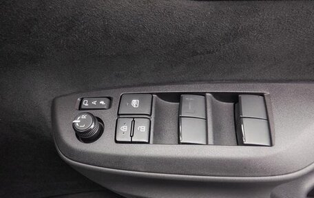 Toyota Yaris Cross, 2022 год, 1 700 000 рублей, 10 фотография