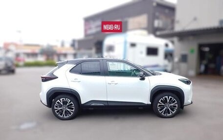 Toyota Yaris Cross, 2022 год, 1 700 000 рублей, 6 фотография