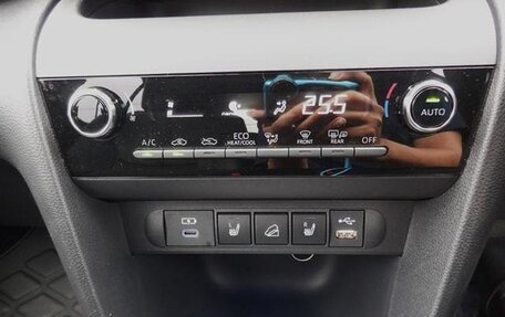 Toyota Yaris Cross, 2022 год, 1 700 000 рублей, 12 фотография