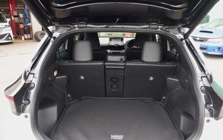 Toyota Yaris Cross, 2022 год, 1 700 000 рублей, 14 фотография