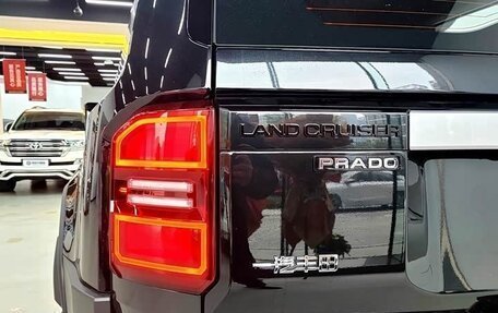 Toyota Land Cruiser Prado, 2024 год, 10 470 000 рублей, 23 фотография