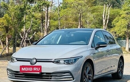 Volkswagen Golf VIII, 2022 год, 1 726 050 рублей, 3 фотография