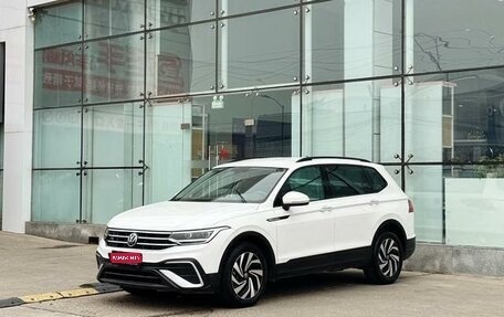 Volkswagen Tiguan II, 2021 год, 2 600 000 рублей, 1 фотография