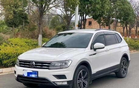 Volkswagen Tiguan II, 2021 год, 2 600 000 рублей, 1 фотография