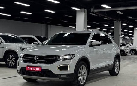 Volkswagen T-Roc I, 2023 год, 1 705 000 рублей, 1 фотография