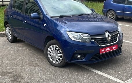 Renault Sandero II рестайлинг, 2018 год, 855 000 рублей, 1 фотография