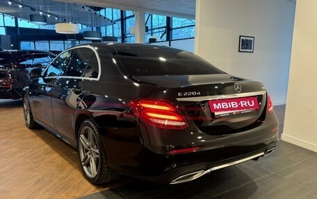 Mercedes-Benz E-Класс, 2020 год, 3 490 000 рублей, 4 фотография