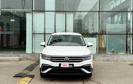 Volkswagen Tiguan II, 2021 год, 2 600 000 рублей, 3 фотография