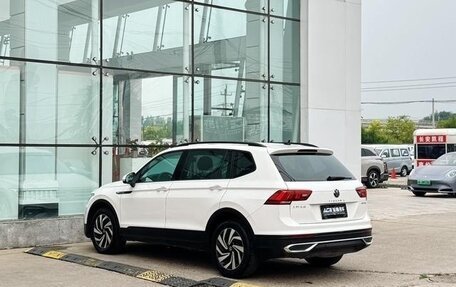 Volkswagen Tiguan II, 2021 год, 2 600 000 рублей, 5 фотография