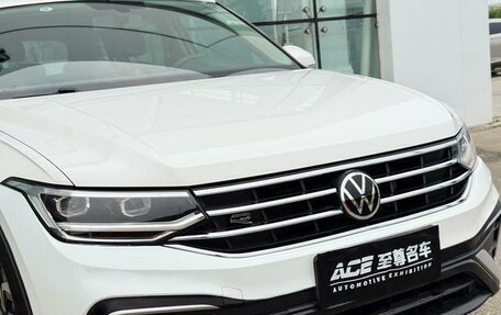 Volkswagen Tiguan II, 2021 год, 2 600 000 рублей, 6 фотография