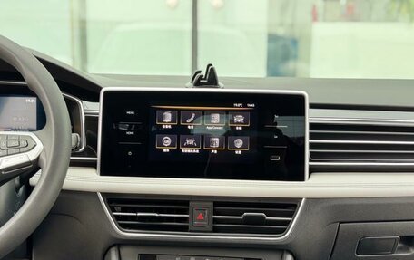 Volkswagen Tiguan II, 2021 год, 2 600 000 рублей, 13 фотография