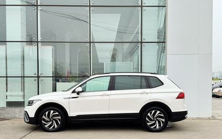 Volkswagen Tiguan II, 2021 год, 2 600 000 рублей, 4 фотография