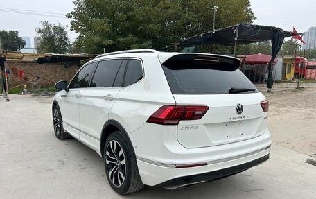 Volkswagen Tiguan II, 2021 год, 2 600 000 рублей, 5 фотография