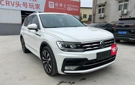 Volkswagen Tiguan II, 2021 год, 2 600 000 рублей, 3 фотография