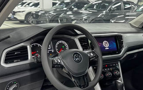 Volkswagen T-Roc I, 2023 год, 1 705 000 рублей, 10 фотография