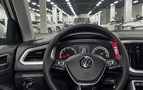 Volkswagen T-Roc I, 2023 год, 1 705 000 рублей, 11 фотография