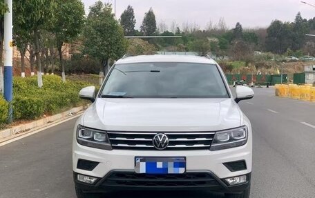 Volkswagen Tiguan II, 2021 год, 2 600 000 рублей, 2 фотография