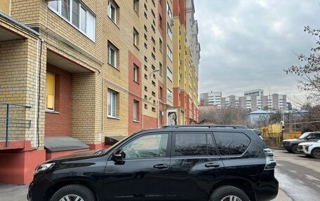 Toyota Land Cruiser Prado 150 рестайлинг 2, 2017 год, 4 300 000 рублей, 10 фотография